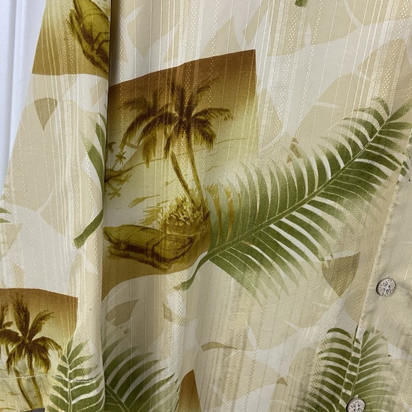 Pre-Owned Tommy Bahama Yellow Floral Short Sleeve Silk Button Up Shirt, Size XL - Picture 3 of 10